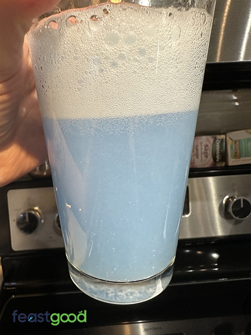 Transparent Labs Pump has a bright blue color provided by blue spirulina